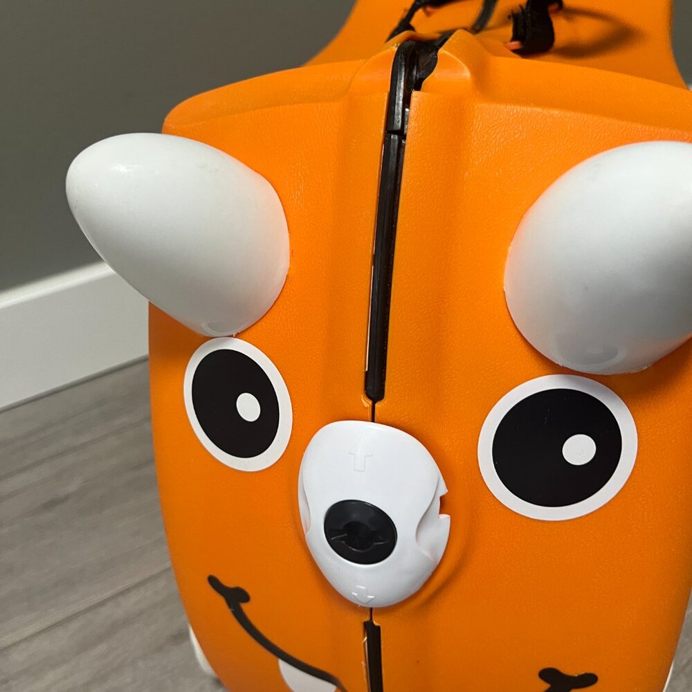 Melissa & Doug Trunki Tiger Kids Ride-On Suitcase Carry-On Luggage - Picture 5 of 12